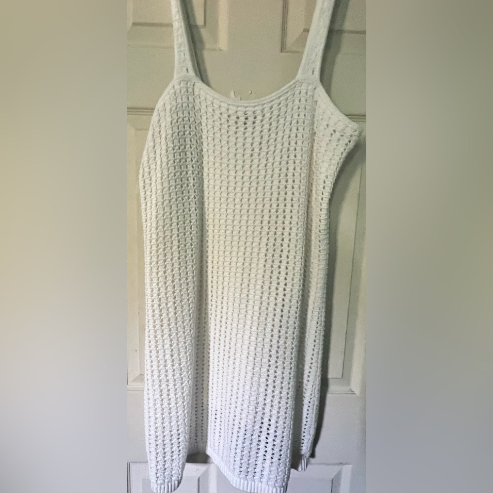 Woman’s White Gap dress.  Size Large